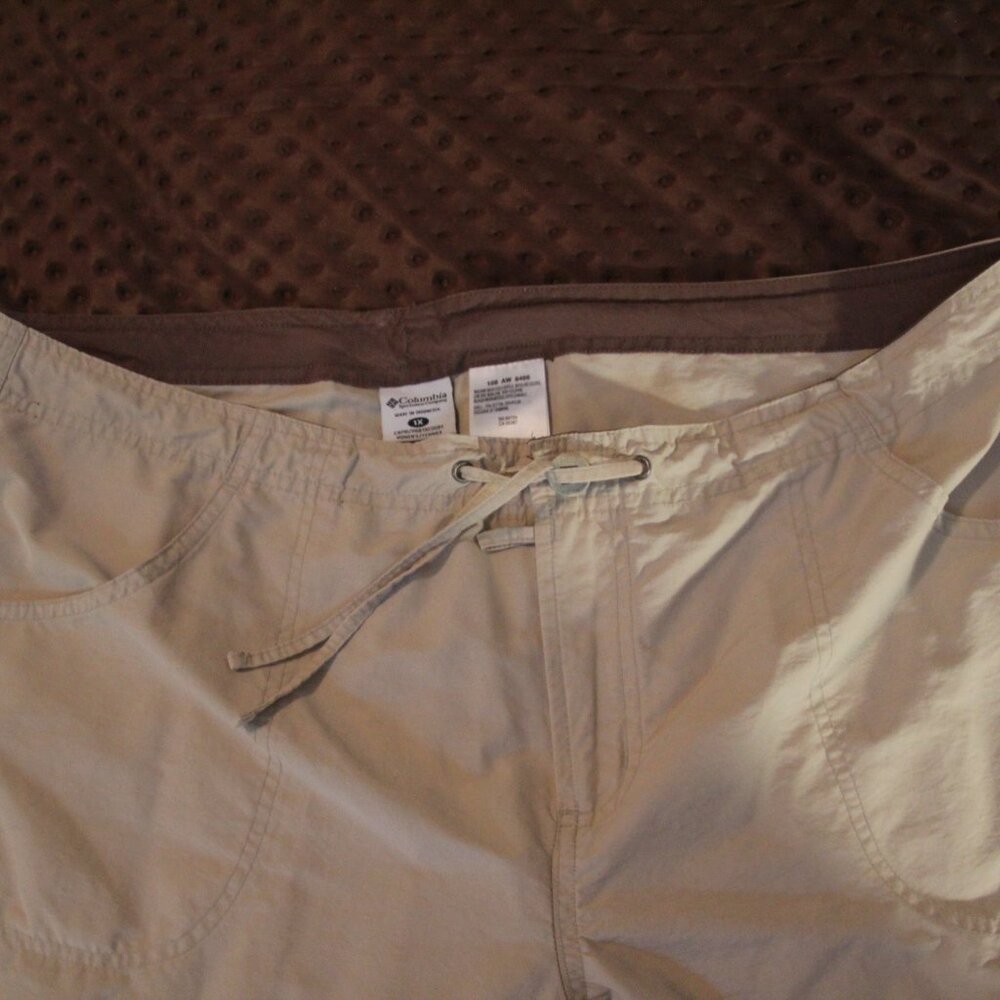 Pants, light beige, hiking.  Size 1X. Columbia brand. Like new. - Picture 2 of 9